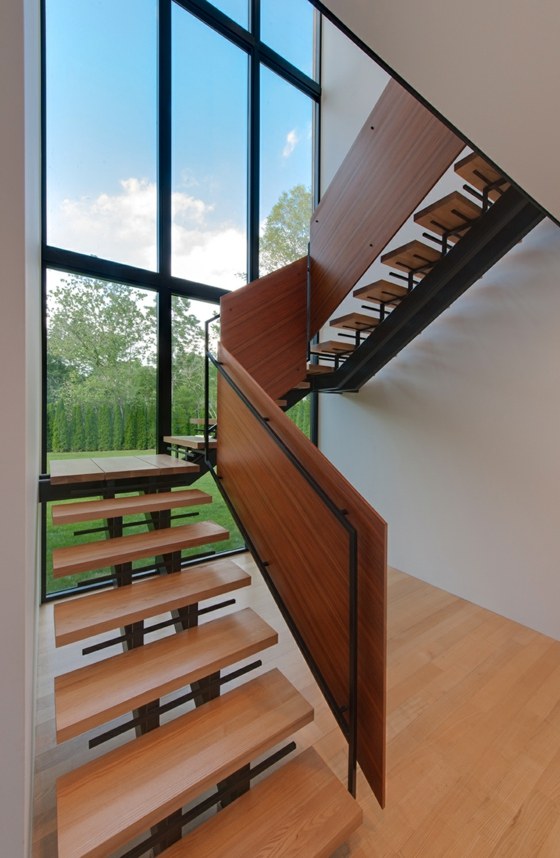 Glaswand-Holzboden-Treppengeländer-Virginia-Villa