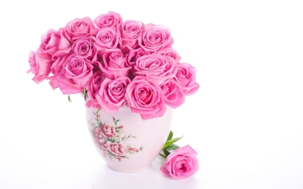 rosa-Rosen-Porzellanvase-Blumenstrauß