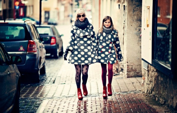 Strumpfhose-Mode-gleiche-Kleider-gleiche-Schuhe-Wintermantel