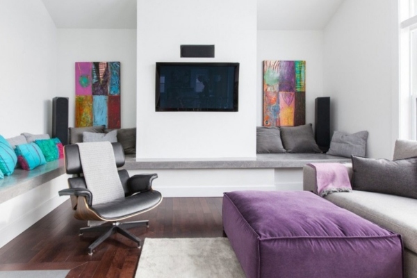 Wohnzimmergestaltung-in-der-Trendfarbe-Radiant-Orchid-Nuancen-Ideen-modern
