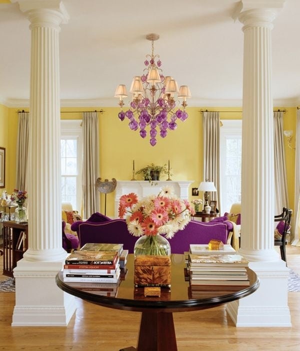 Wohnzimmergestaltung-in-der-trendfarbe-2014-orchideen-lila-eklektische-wohnaccessoires