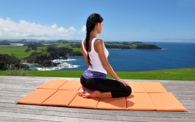Yoga-in-der-Natur-entspannen-den-Blick-genießen