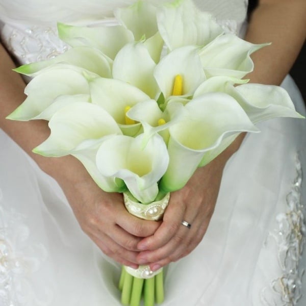 weiße- Zantedeschia- weniger- Juwelen- Hochzeit- Blumenstrauß