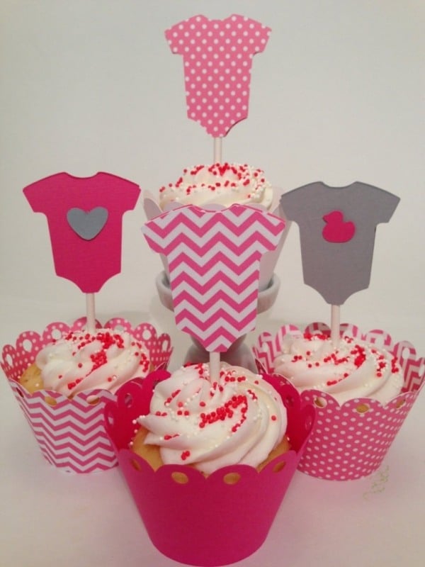 anregungen-babyparty-cupcakes-toppers-papier-strampelhose