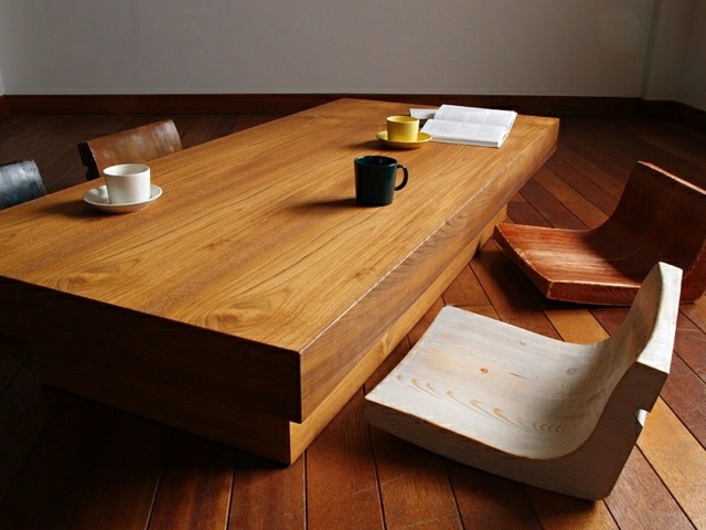asiatischer Stil Möbel Design niedrige Holzstühle massiv Esstisch Eiche Boden