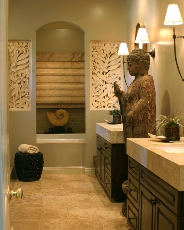 badezimmer-design-spa-wellness-atmosphäre-asiatische-statue-florale-schnitzereien