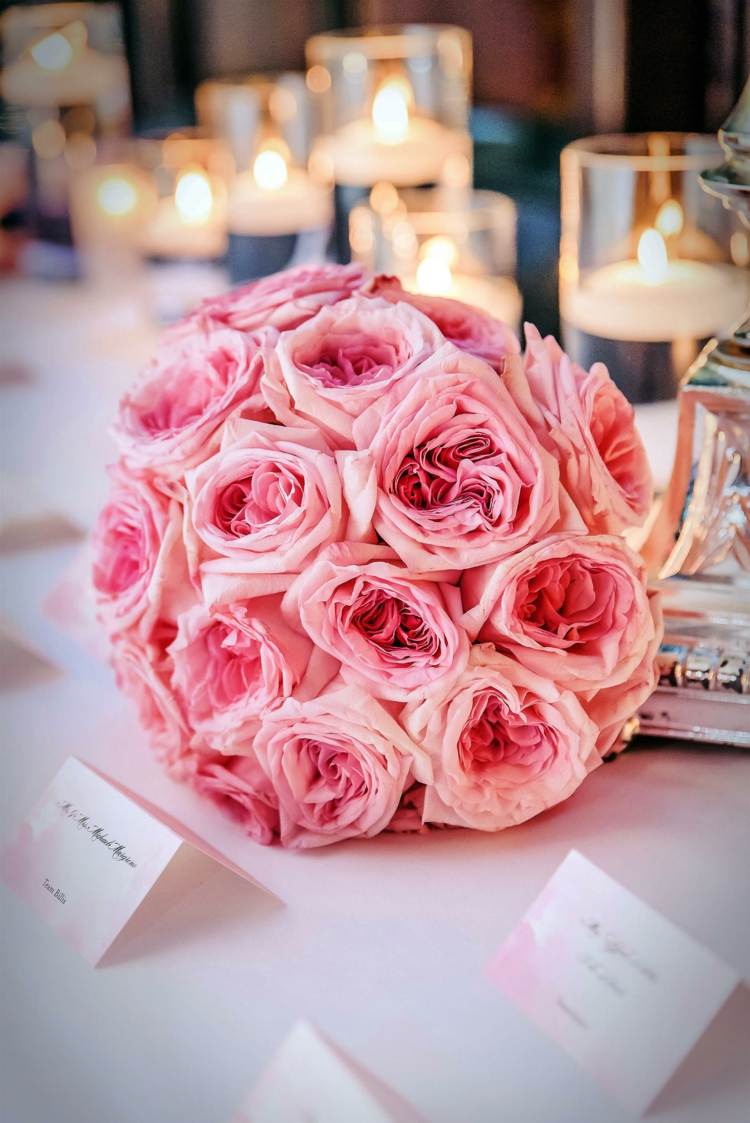 brautstrauß romantisch-rosen-rosa-hochzeit-feiern-inspiration