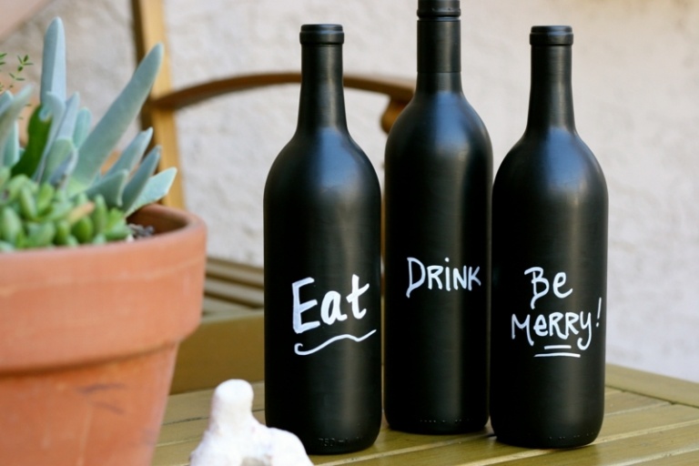 deko aus flaschen tafelfarbe idee schwarz originell geschenk