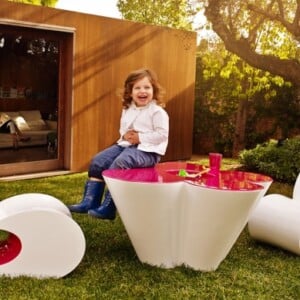 designer-kindermoebel-garten-tisch-stuehle-Agatha-Ruiz-de-la-Prada-Vondom