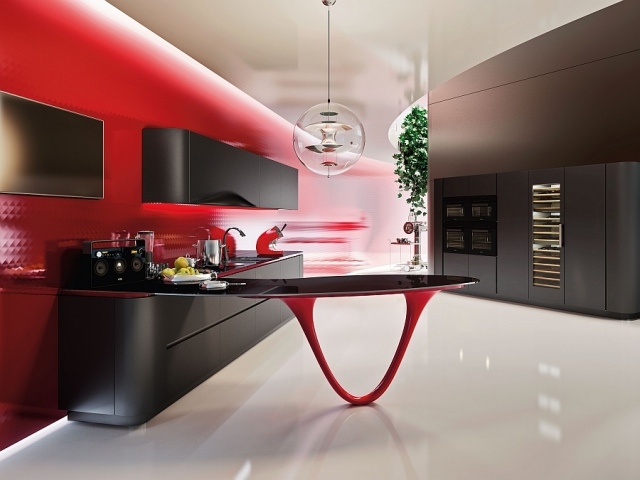 designer-küche mit halbinsel  snaidero-matt-schwarz-hochglanz-rot