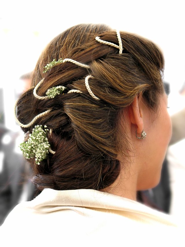 Hochzeitsfrisur-Brautmode-Trend-Hochgesteckte-Haare