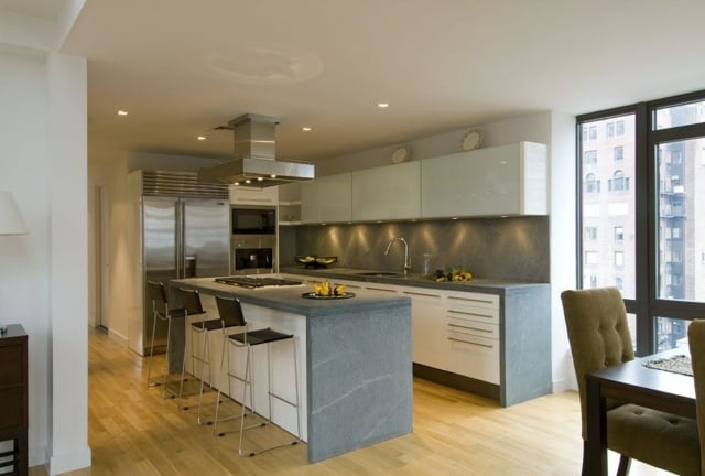 Küche Granit Arbeitsplatten weiße Küchenschränke