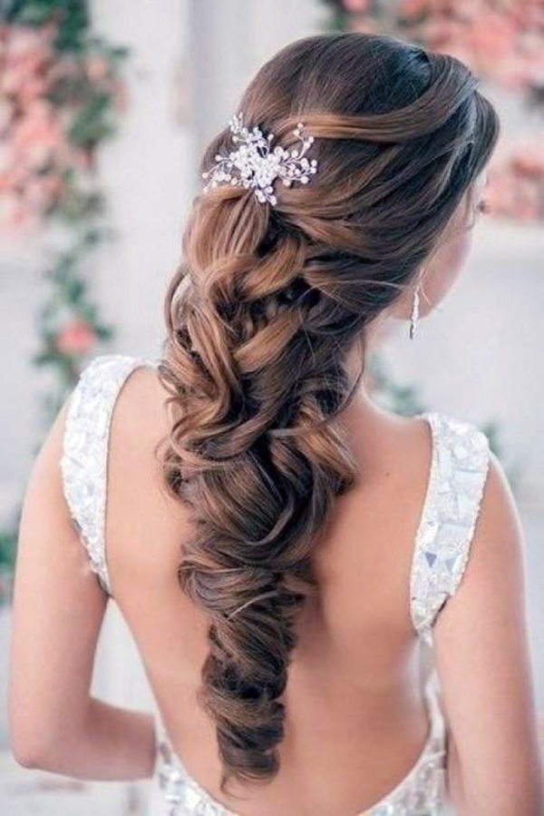 hochzeit-lange-schwarze-haare-mit-klammer