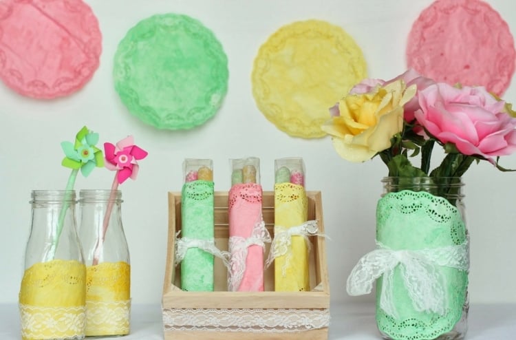 ideen für die babyparty spitzendeckchen papier bunt pastell deko