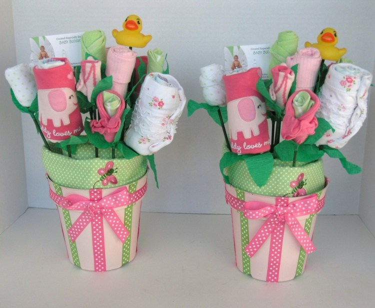 ideen für die babyparty strauss babysocken geschenk gruen rosa