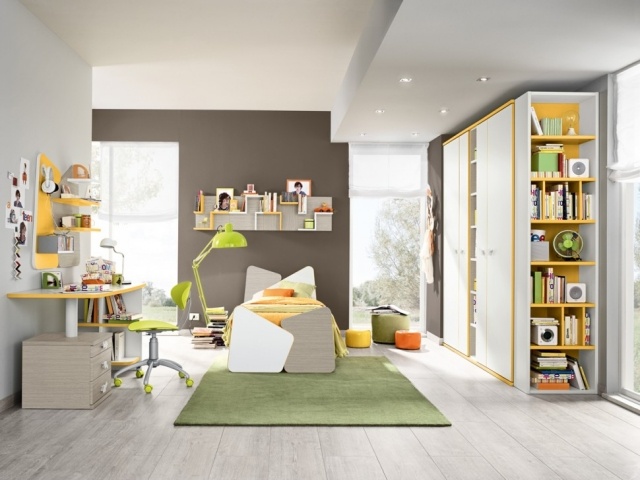 italienische-designmöbel-jugendzimmer-olivengrün-teppich-bettrückwand-einmalig