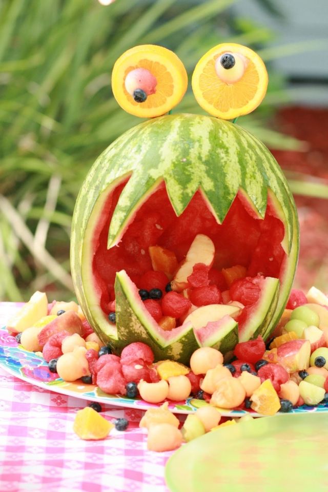 kindergeburtstag-feiern-deko-ideen-wassermelone-monster-gestaltet