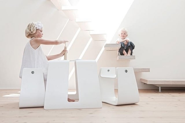 kinderspieltisch-stuehle-weiss-modernes-design-Leander