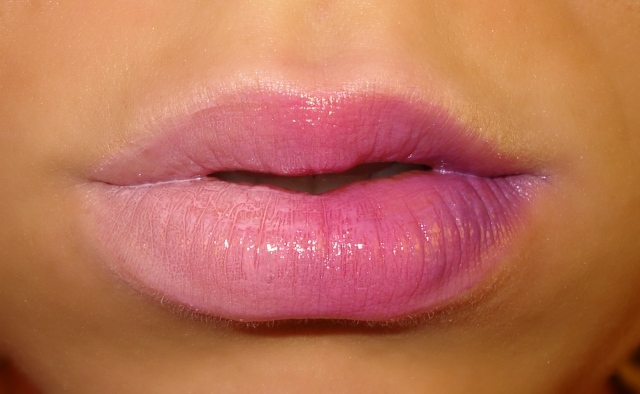 lippen-ombre-effekt-rosa-lila-weiß