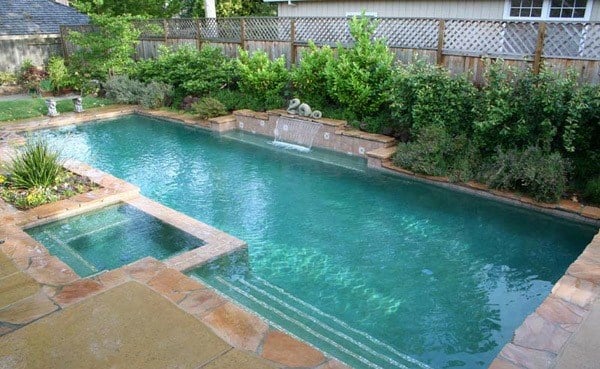 Geometrische-Form-Swimming Pool-Design-Gartenzaun
