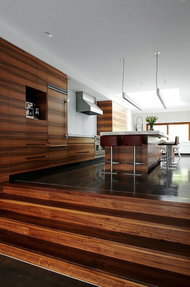 Küche-Fronten-Kochinsel-Barstühle-Einbaugeräte-schlicht-modern