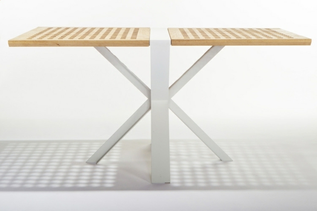 Möbel Konzept Eichenholz Gartentisch weiße Details