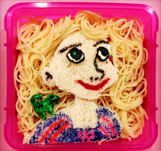 mädchen-spaghetti-idee-brot-pause-schule