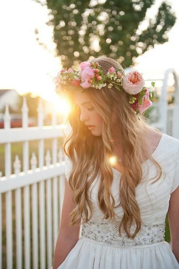 lange-Haare-Haarwellen-Sonnenuntergang-Brautfrisur