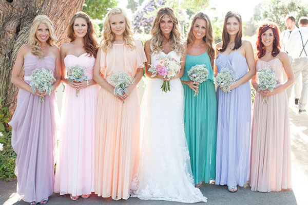 pastelfarben-Brautjungfernkleider-lang-chiffon-drapiert-verschiedene-modelle
