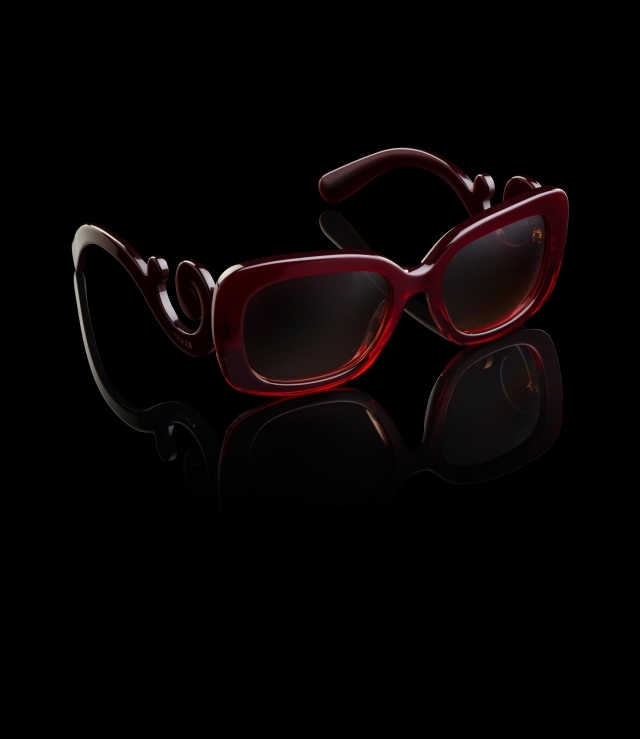 prada-Eyewear-Kollektion-2014-rote-Sonnenbrille-kunststoff