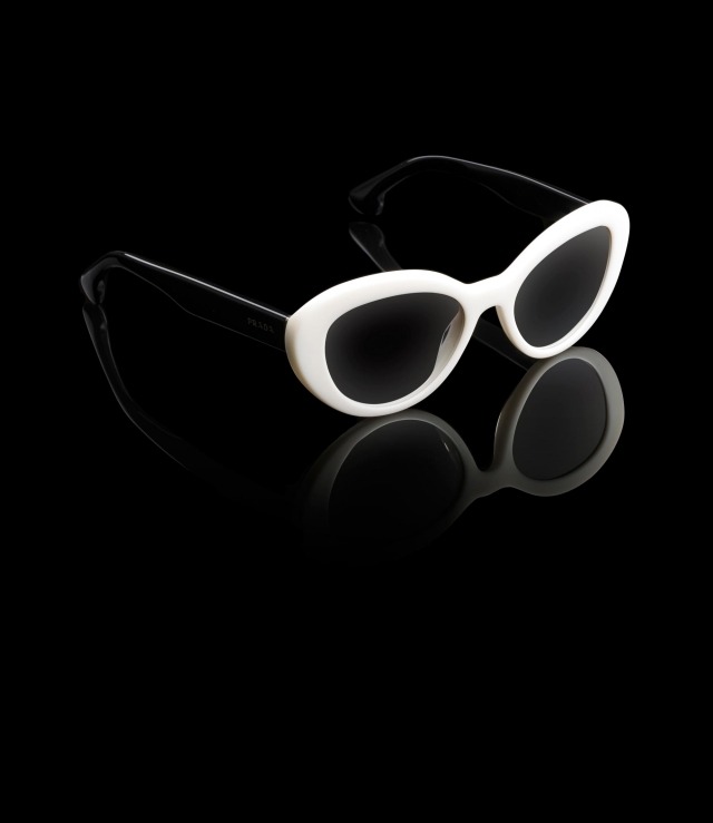 retro-sonnenbrille-weiß-kunststoff-dunkelblaue-gläser-farbverlauf