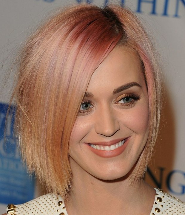 blonde Haare kurze Frisuren Seitenscheitel Katy Perry