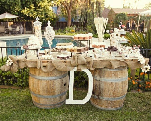 Weinfass Süßigkeiten Buffet Deko Ideen Hochzeit Garten feiern