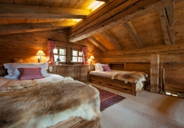 schlafzimmer-dachboden-chalet-betten-bettkasten-massivholz