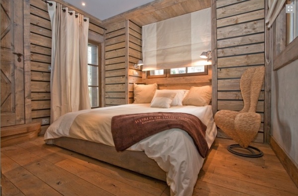 schlafzimmer-klein-chalet-stil-dielenboden-wandverkleidung