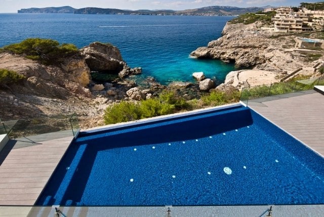 spektakuläre Villa mit Außen Pool-Holzdeck Glasgeländer-Mallorca 