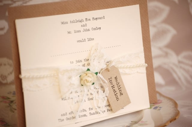 vintage Hochzeitseinladung Karte Blume Spitze braunes Papier