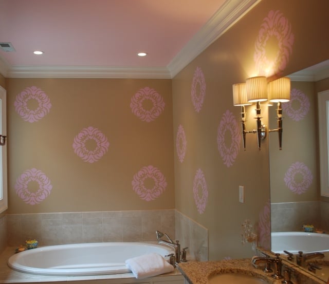 wandmuster-badezimmer-floral-damask-rosa-beige