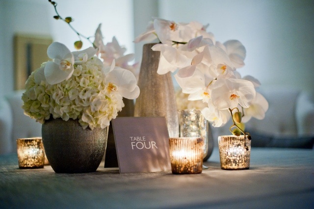 weiße-orchideen-kerzen-gläser-ideen-hochzeit
