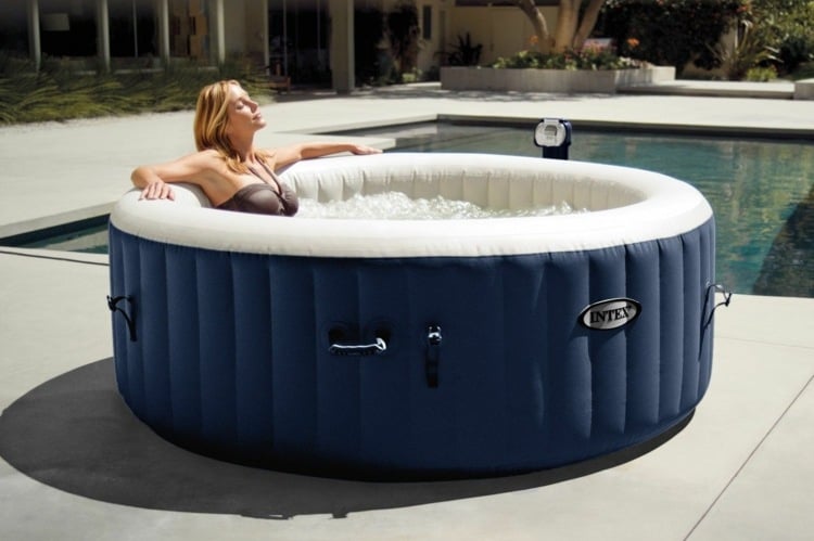 whirlpool-badewanne-aufblasbar-mobil-outdoor-idee