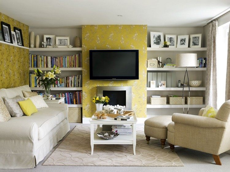 wohnzimmer-farbgestaltung-gruen-gelb-blumenmuster-landhausstil
