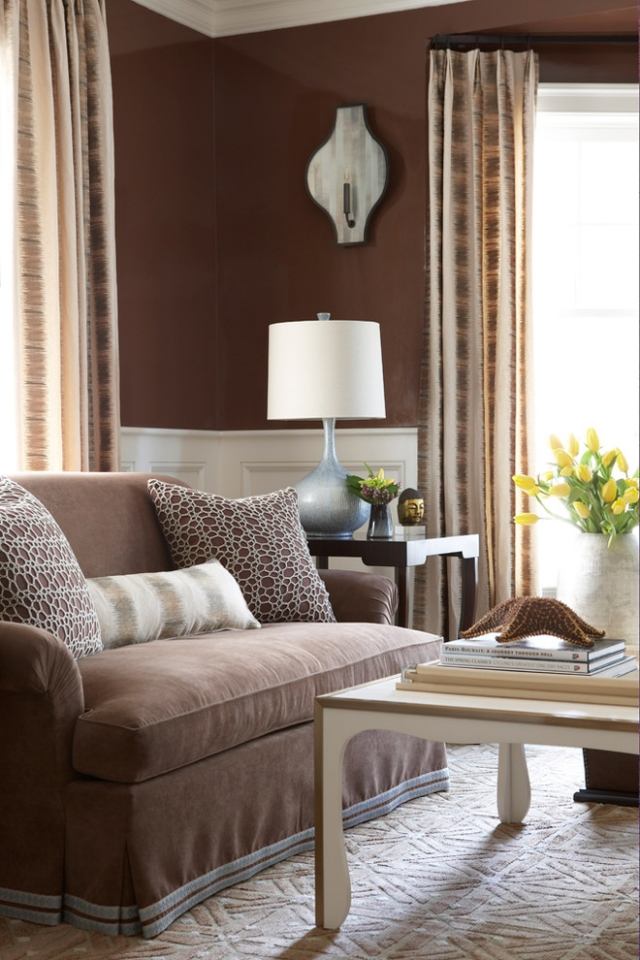 wohnzimmereinrichtung ideen braunes-sofa-schokoladenfarbe-waende