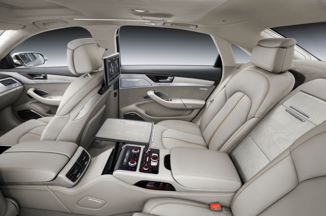 2015-audi-a8-w12-hinten-bild-weiß-interior
