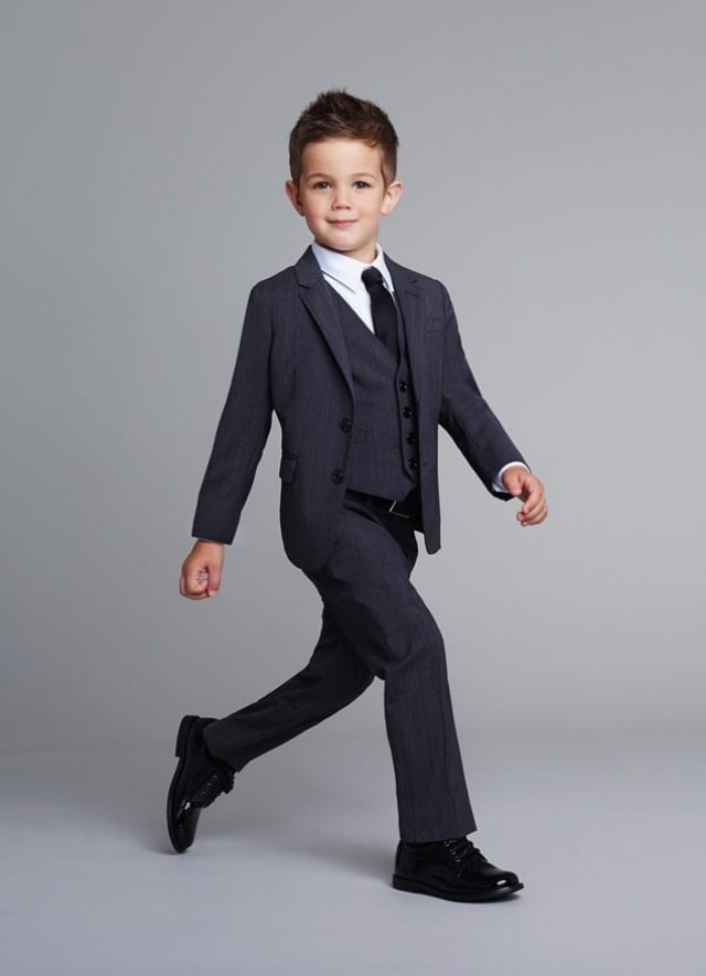 Anzug-schwarz-mit-Krawatte-Weste-Jungen-Schuhe-Glanz-Dolce-&Gabbana
