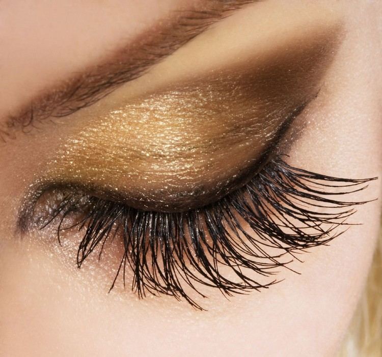 Augen-Make-up-goldfarbene-lidschatten-lidstrich