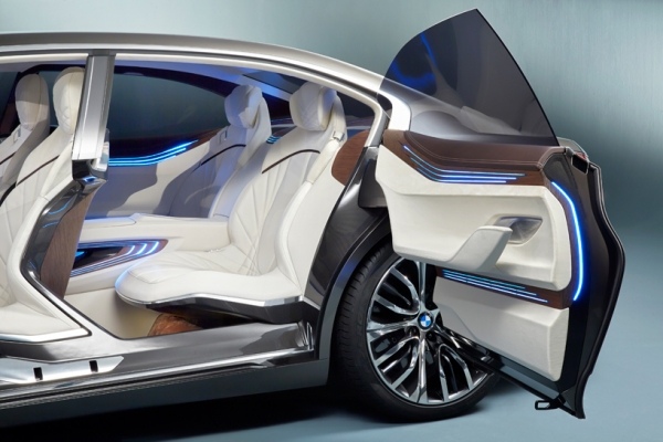 BMW-Future-Luxury-modell-offene-tür
