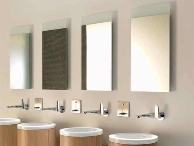 Badezimmer-Spiegel-mit-Beleuchtung-rechteckig-Säulen-Waschbecken-onto