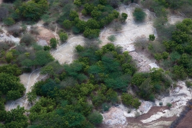 Bauen-nachhaltig-im-kenischen-Akazienwald-Terrain