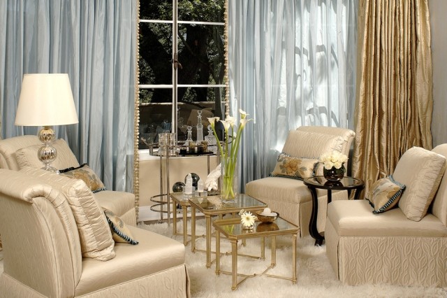 Beispiel-Wohnwelten-luxus-ambiente-goldfarbene-accessoires-lange-vorhänge