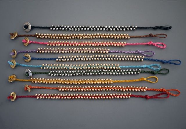 DIY-perlen-dekoriert-faden-bunte-armbänder